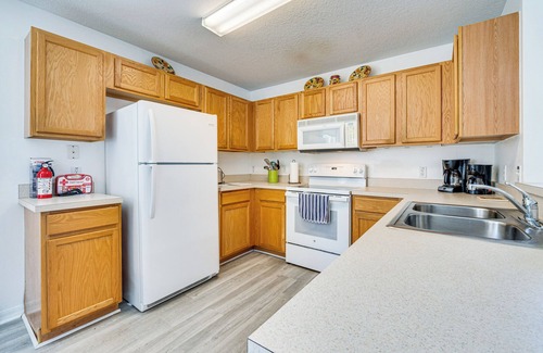 Haines City House | 20 Mi to Disney Parks: Golf Getaway w/Lanai!