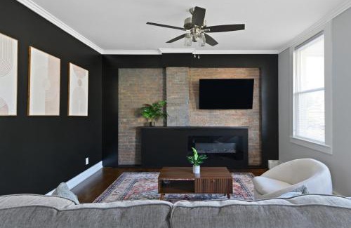 Little Ferry Apartment | 20 min to NYC, Newly Renovated, Private Driveway