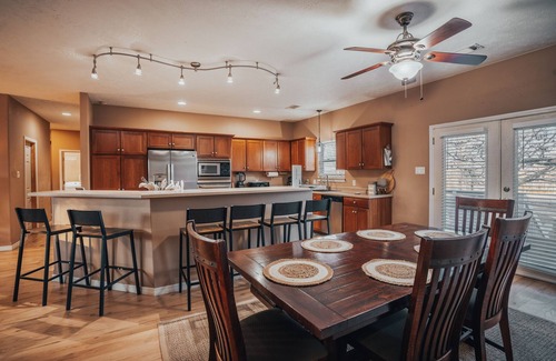 Harrison House | 20 mins to Ponca, 20 mins to Harrison, Sleeps 10 - HOT TUB!