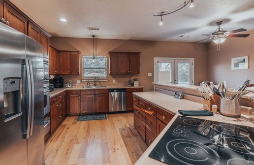 Harrison House | 20 mins to Ponca, 20 mins to Harrison, Sleeps 10 - HOT TUB!