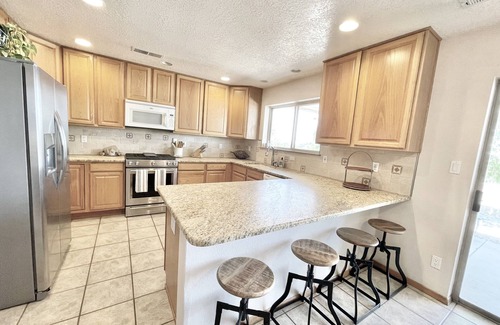 Nor Este House | *20% NEW LISTING DISCOUNT* Sunset View Villa - Sleeps 11