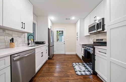 East Point House | 20% OFF | 1 BR Home |12 Mins to Airport