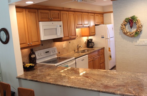 Siesta Key Condo | 20% off All Bookings for the Rest of 2025 on this Charming 2/2 Beachfront Condo