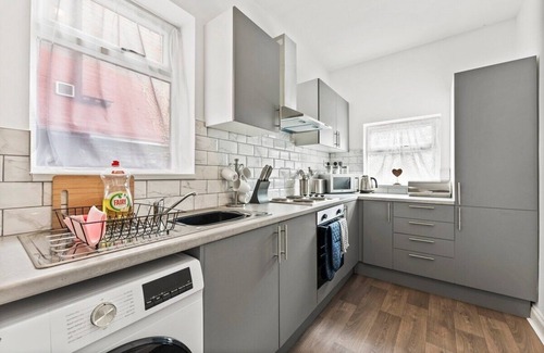 Doncaster House | 20% off! Boutique Doncaster Abode - Sleeps 6!