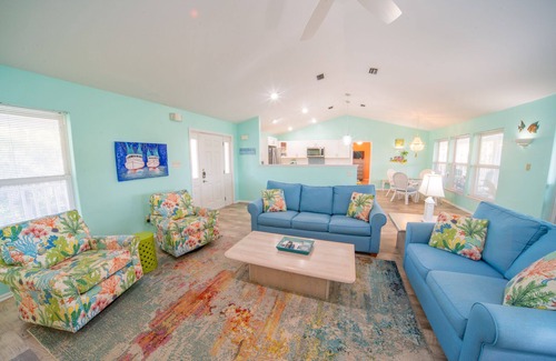 Plantation House | 20% OFF FALL! Beach Cottage inside Plantation, Sleeps up to 8, Pet Friendly