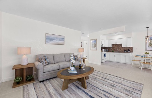 Hallandale Beach Apartment | 20% OFF for Holidays Book Now! New 1BR Apt, Free Parking & Wifi Near Beach!