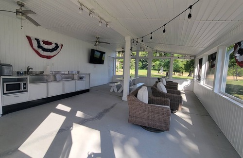 Dandridge Apartment | 20% OFF Lakefront Tiny Home Dock, Hot Tub, Firepit