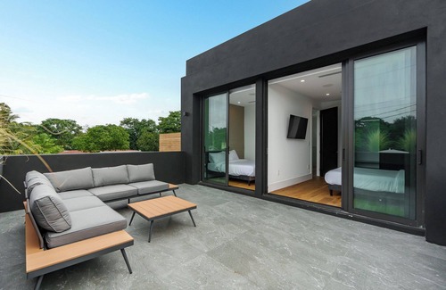 Buena Vista House | 20% Off NEW 6BR Luxe Contemporary Home with Pool!