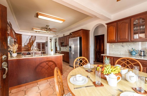 Blowing Point Villa | 20% Off Summer Discount - La Gran Maria Villa + Daily Breakfast Inlcuded