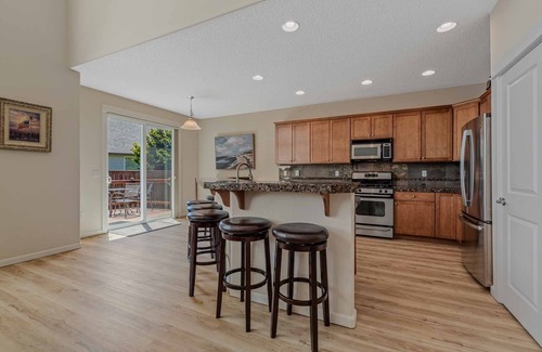 Five Corners House | 20% Weekly Discount! 15 minutes to PDX, 35 minutes to hiking the Columbia Gorge!