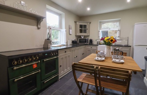 Dobcross Cottage | 20 Wool Road