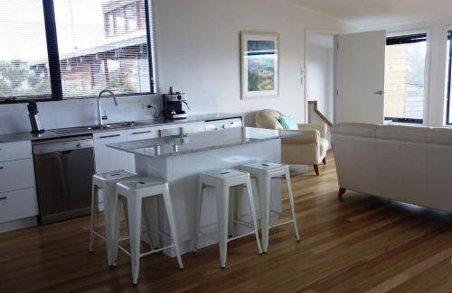Binalong Bay Apartment | 200 m² Apartment ∙ 1 bedroom ∙ 2 guests