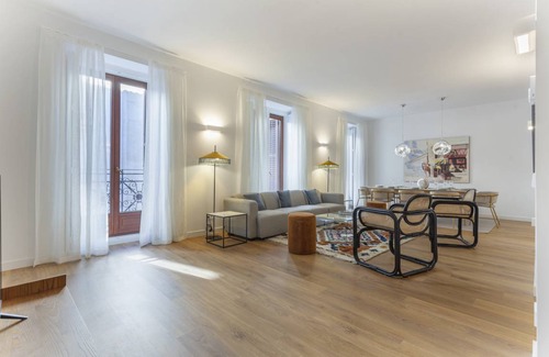 Cortes Apartment | 200 m² Apartment ∙ 4 bedrooms ∙ 9 guests