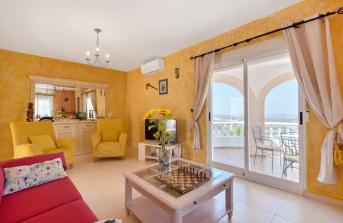 La Font d'en Carros House | 200 m² House ∙ 2 bedrooms ∙ 4 guests