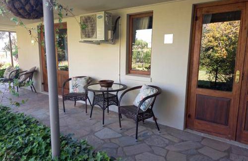 Riversdale House | 200 m² Farmhouse ∙ 2 bedrooms ∙ 4 guests