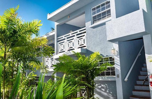 Sunset Crest Hotel | 200 m² Hotel ∙ 3 bedrooms ∙ 127 guests