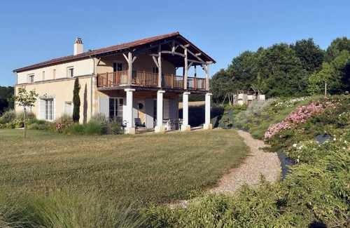 Cause-de-Clerans House | 200 m² House ∙ 4 bedrooms ∙ 8 guests