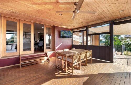 Hallett Cove House | 200 m² House ∙ 3 bedrooms ∙ 6 guests
