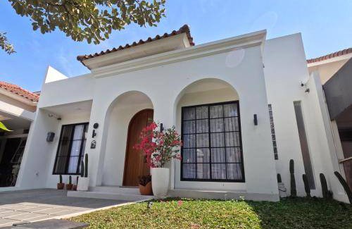 Padalarang House | 200 m² House ∙ 3 bedrooms ∙ 11 guests