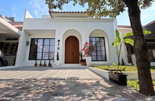 Padalarang House | 200 m² House ∙ 3 bedrooms ∙ 11 guests