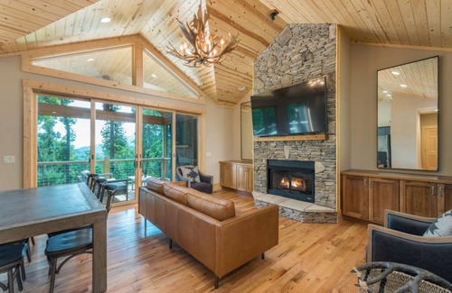 Wolf Laurel House | 200 m² House ∙ 3 bedrooms ∙ 6 guests