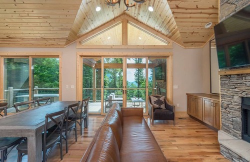 Wolf Laurel House | 200 m² House ∙ 3 bedrooms ∙ 6 guests