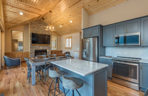 Wolf Laurel House | 200 m² House ∙ 3 bedrooms ∙ 6 guests
