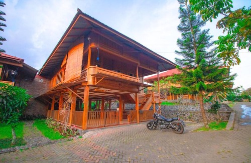 Sidomulyo House | 200 m² House ∙ 3 bedrooms ∙ 12 guests