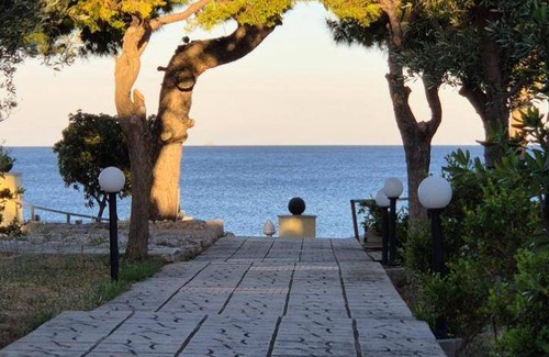 Spata-Artemida House | 200 m² House ∙ 3 bedrooms ∙ 11 guests