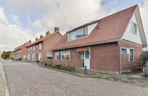 Halfweg House | 200 m² House ∙ 3 bedrooms ∙ 6 guests