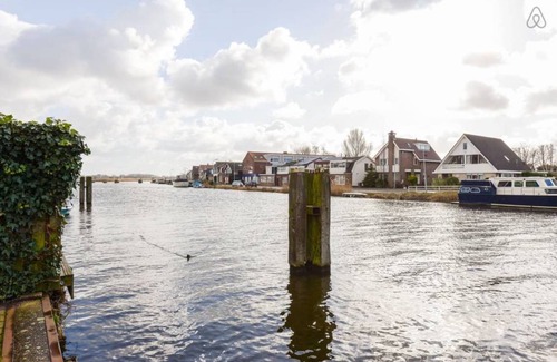 Halfweg House | 200 m² House ∙ 3 bedrooms ∙ 6 guests