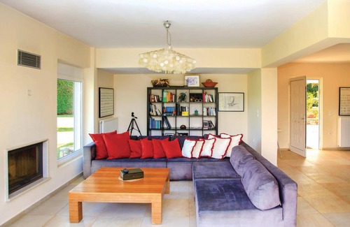 Kiparissia House | 200 m² House ∙ 4 bedrooms ∙ 8 guests
