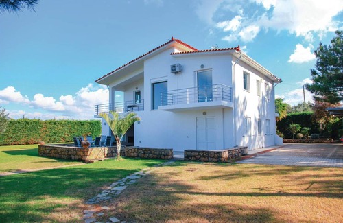 Kiparissia House | 200 m² House ∙ 4 bedrooms ∙ 8 guests