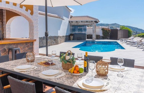 Sayalonga House | 200 m² House ∙ 6 bedrooms ∙ 12 guests