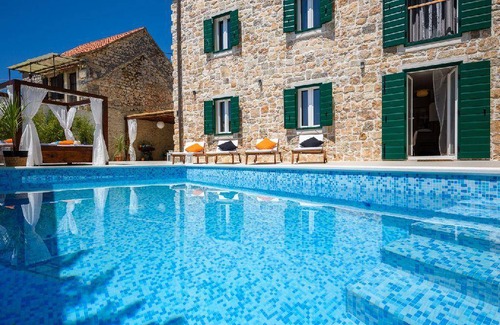 Donji Humac House | 200 m² House ∙ 6 bedrooms ∙ 12 guests