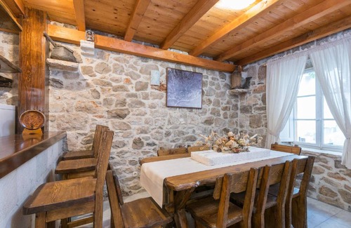 Stankovici House | 200 m² House ∙ 7 bedrooms ∙ 16 guests