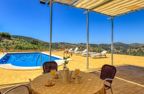 Casabermeja House | 200 m² House ∙ 7 bedrooms ∙ 14 guests