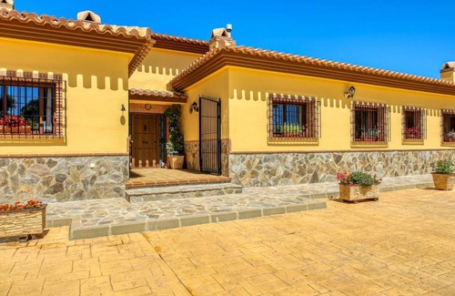 Casabermeja House | 200 m² House ∙ 7 bedrooms ∙ 14 guests