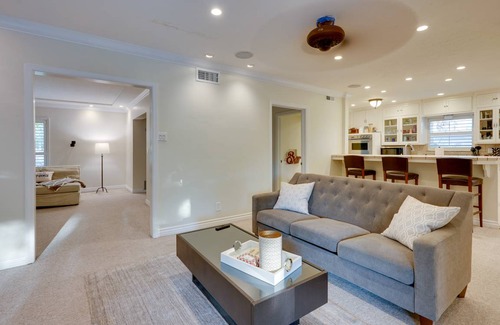 Bakersfield House | 200 m² House ∙ 3 bedrooms ∙ 6 guests