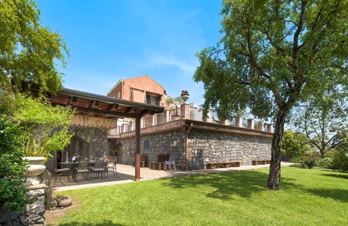 Aci Sant'Antonio Villa | 200 m² Villa ∙ 3 bedrooms ∙ 6 guests