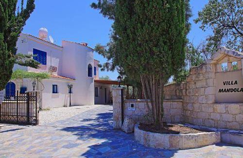 Prodromi Villa | 200 m² Villa ∙ 1 bedroom ∙ 9 guests