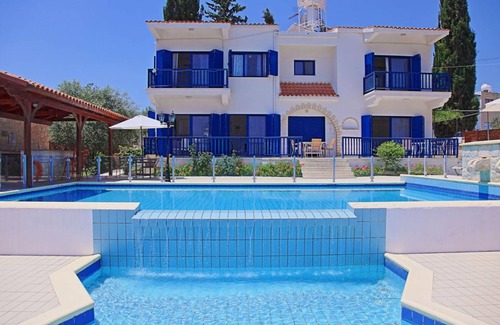 Prodromi Villa | 200 m² Villa ∙ 3 bedrooms ∙ 9 guests