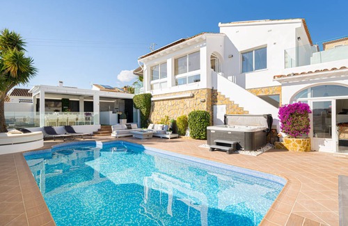 L'Alfas del Pi Villa | 200 m² Villa ∙ 4 bedrooms ∙ 10 guests