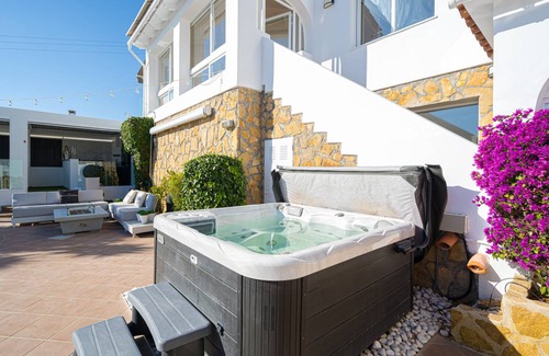 L'Alfas del Pi Villa | 200 m² Villa ∙ 4 bedrooms ∙ 10 guests