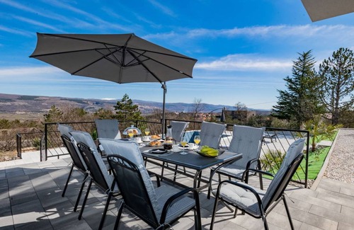Kamenmost Villa | 200 m² Villa ∙ 4 bedrooms ∙ 8 guests