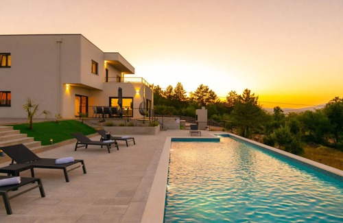 Kamenmost Villa | 200 m² Villa ∙ 4 bedrooms ∙ 8 guests