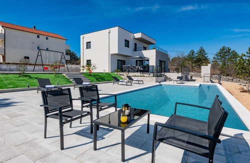 Kamenmost Villa | 200 m² Villa ∙ 4 bedrooms ∙ 8 guests
