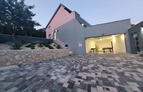 Imotski Villa | 200 m² Villa ∙ 4 bedrooms ∙ 10 guests