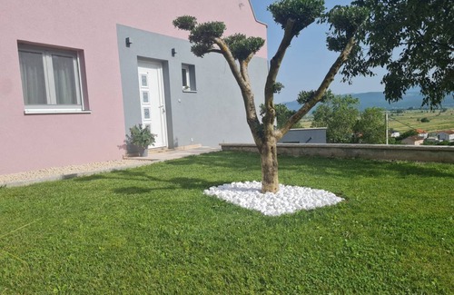 Imotski Villa | 200 m² Villa ∙ 4 bedrooms ∙ 10 guests