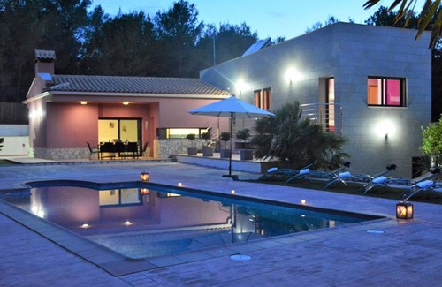 Sitges Villa | 200 m² Villa ∙ 4 bedrooms ∙ 9 guests